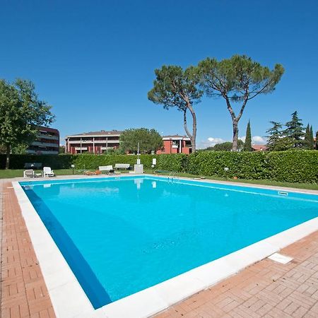 Aparthotel Fior Di Loto Desenzano del Garda Exterior foto