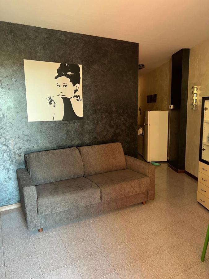 Aparthotel Fior Di Loto Desenzano del Garda Exterior foto
