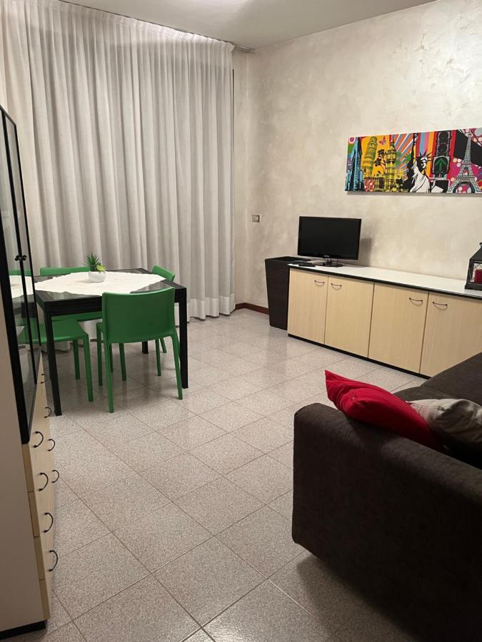 Aparthotel Fior Di Loto Desenzano del Garda Exterior foto