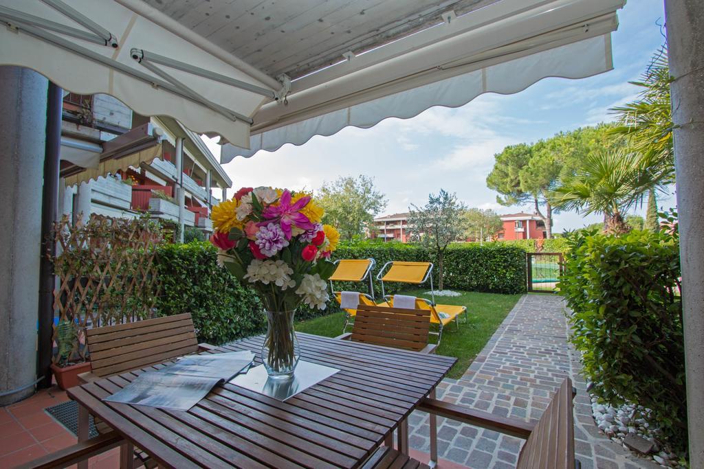 Aparthotel Fior Di Loto Desenzano del Garda Exterior foto