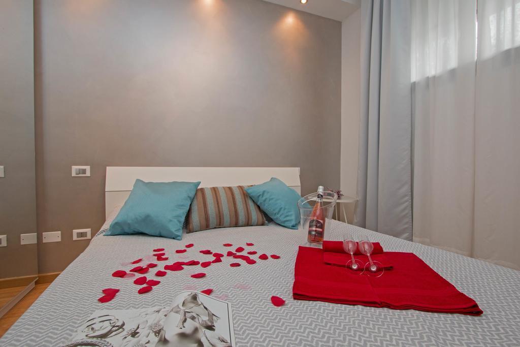 Aparthotel Fior Di Loto Desenzano del Garda Exterior foto
