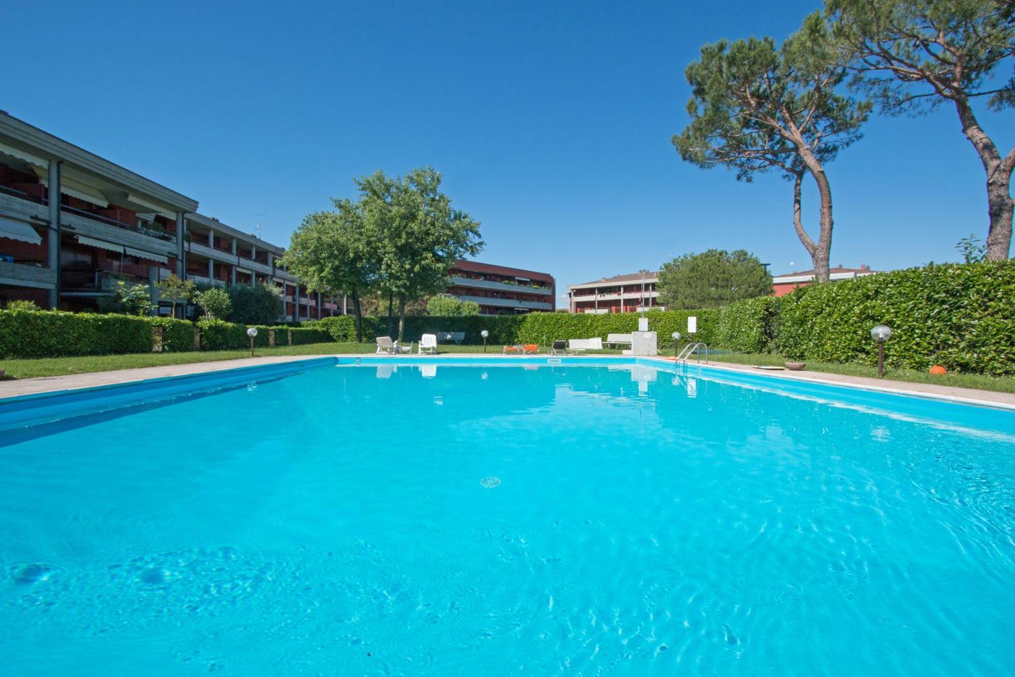 Aparthotel Fior Di Loto Desenzano del Garda Exterior foto